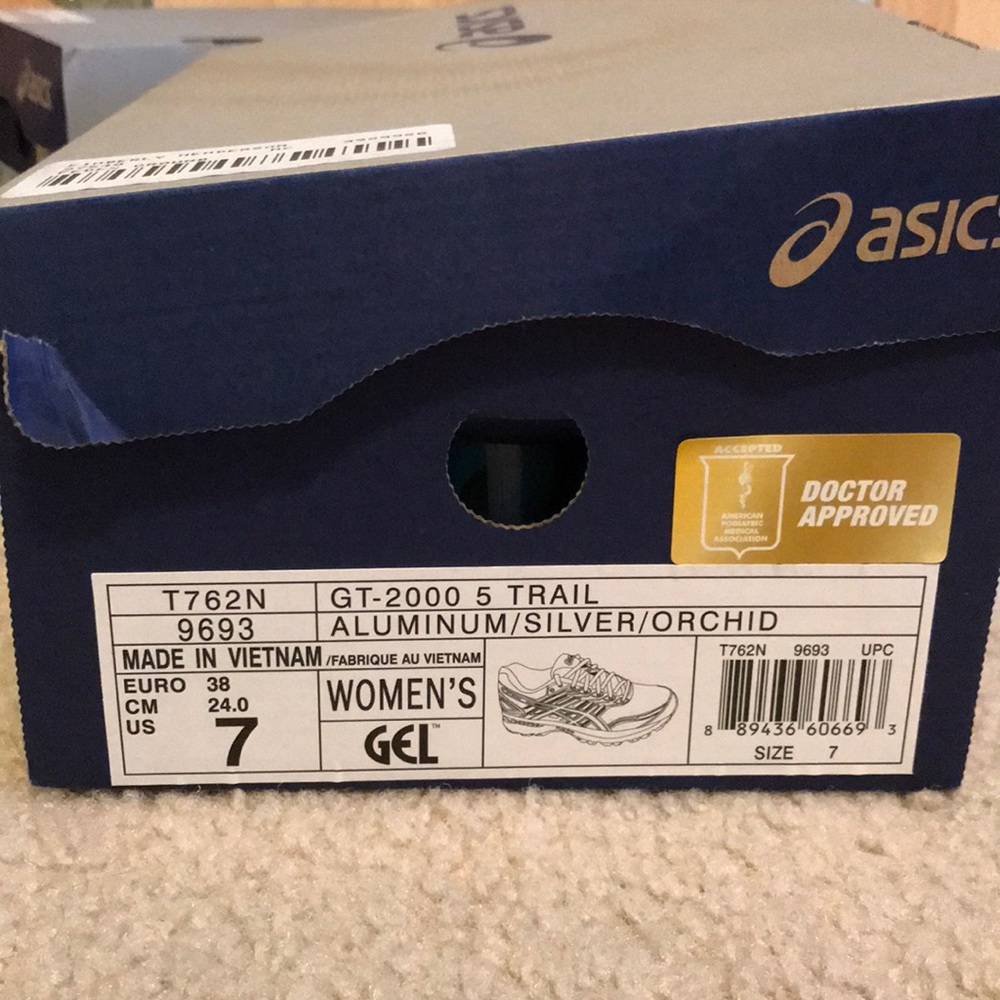 New ASICS - Picture 5 of 5
